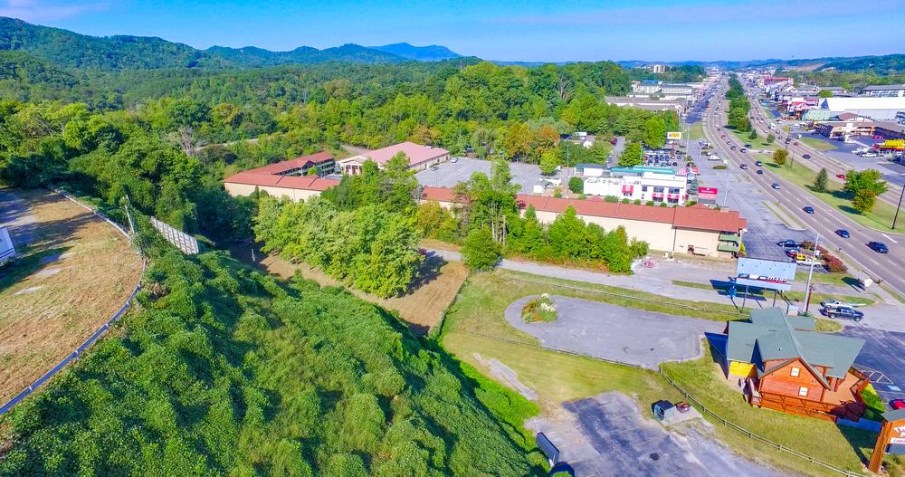 4020 Parkway , Pigeon Forge, TN 37863